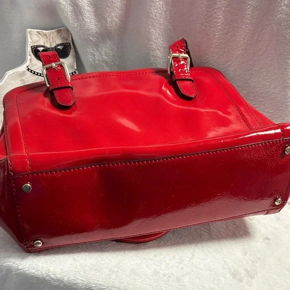 Kate Spade Carlisle Street Sylvie handbag in cherry red patent leather - Picture 4 of 11